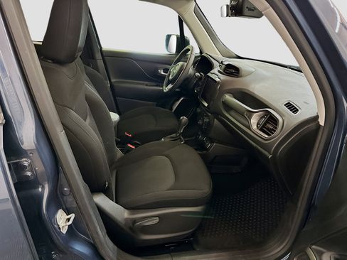 Used 2023 Jeep Renegade Latitude image 32