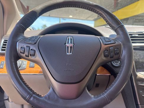 Used 2013 Lincoln MKX AWD image 11
