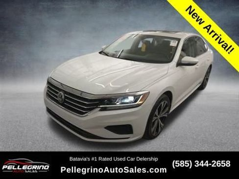Used 2022 Volkswagen Passat 2.0T SE image 1