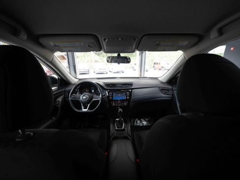 Used 2017 Nissan Rogue SV w/ SV Premium Package AWD/4WD image 19