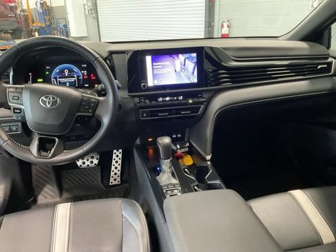 Used 2025 Toyota Camry SE w/ Convenience Package FWD image 21