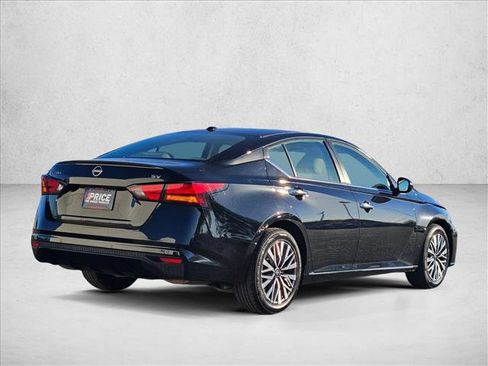 Used 2024 Nissan Altima 2.5 SV FWD image 5