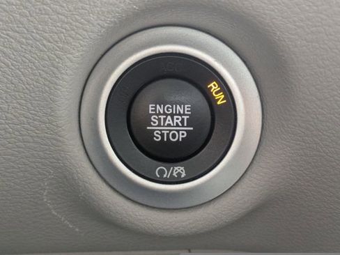 Used 2023 Chrysler Voyager LX FWD image 32