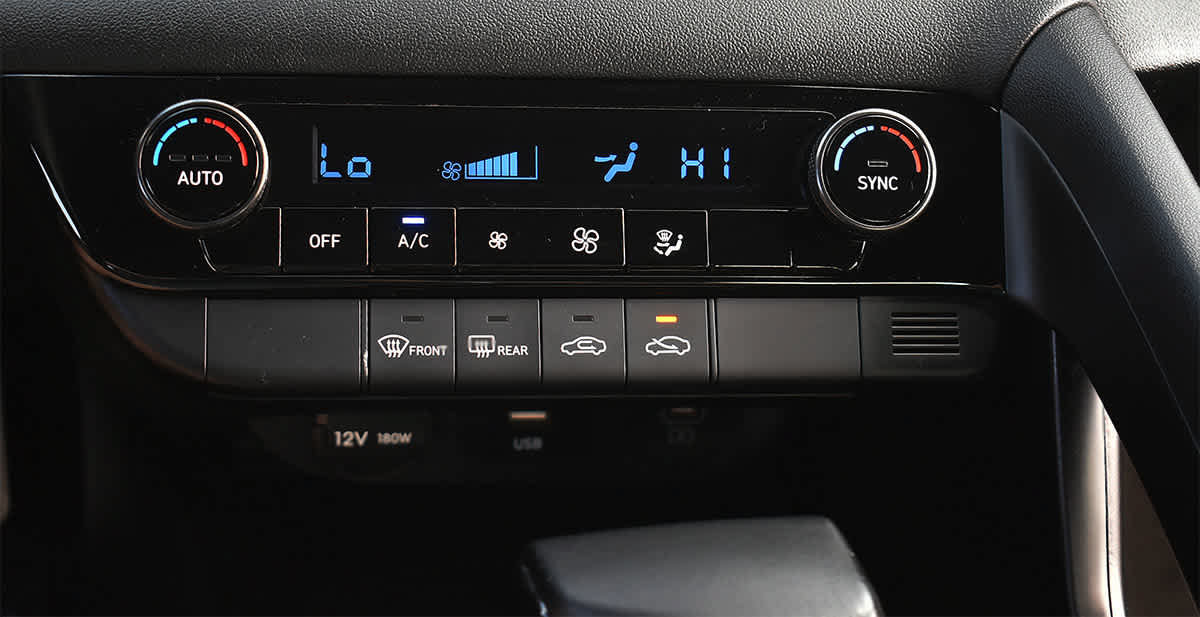 Used 2025 Hyundai Elantra Sport FWD image 18
