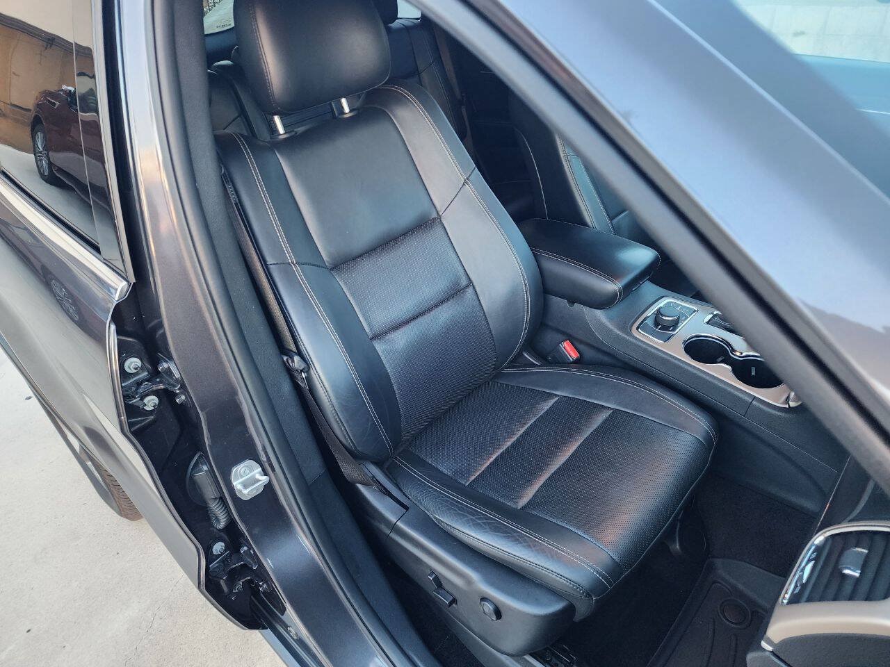 Used 2016 Jeep Grand Cherokee Limited w/ Luxury Group II AWD/4WD image 19