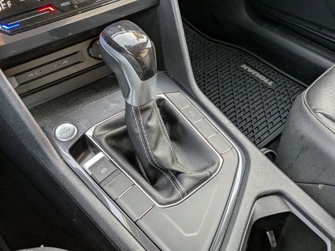 Used 2022 Volkswagen Tiguan SE image 25