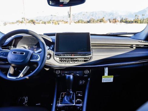 New 2026 Jeep Compass Latitude image 13