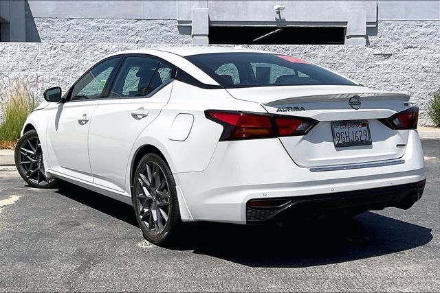 Used 2023 Nissan Altima 2.0 SR FWD image 10