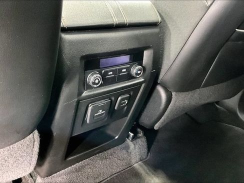 Used 2019 Chevrolet Traverse LT w/ LT Premium Package AWD/4WD image 12