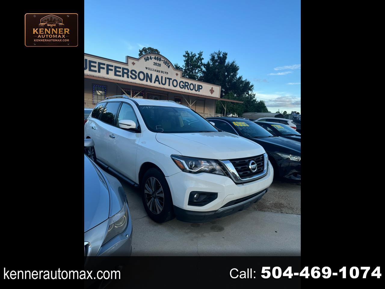 Used 2017 Nissan Pathfinder SV FWD image 1