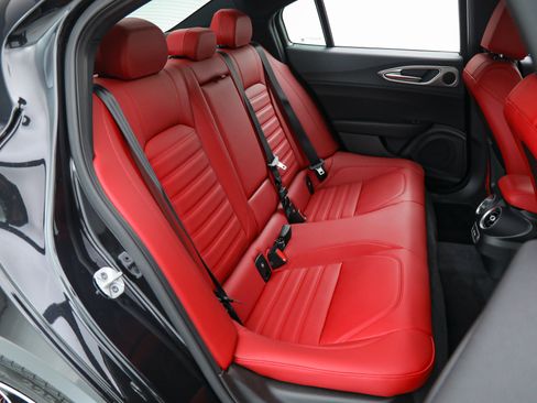 New 2025 Alfa Romeo Giulia w/ Veloce Package Rwd image 17