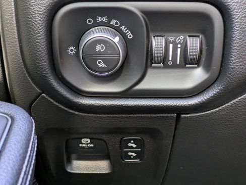 Used 2019 RAM 1500 Laramie image 18