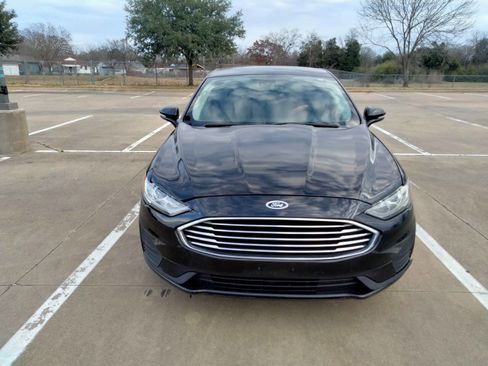 Used 2018 Ford Fusion SE image 2