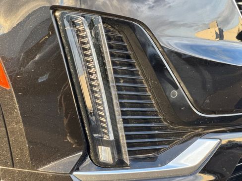 Used 2025 Cadillac XT6 Luxury image 41