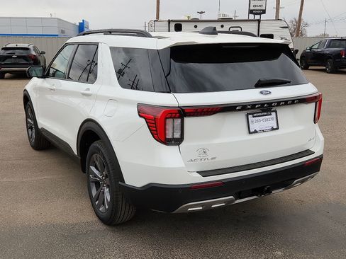 New 2026 Ford Explorer Active w/ Active Comfort Package image 3