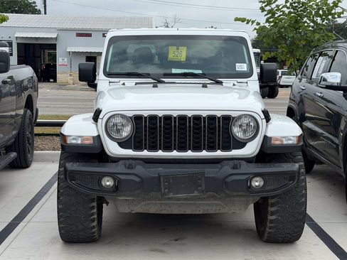Certified 2025 Jeep Gladiator Sport AWD/4WD image 12