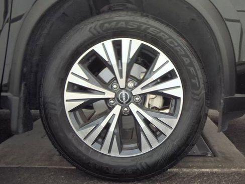 Used 2023 Nissan Rogue SV w/ SV Premium B Package FWD image 11