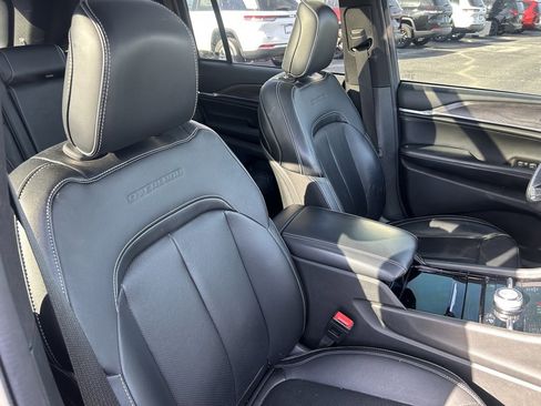 Used 2023 Jeep Grand Cherokee Overland image 15