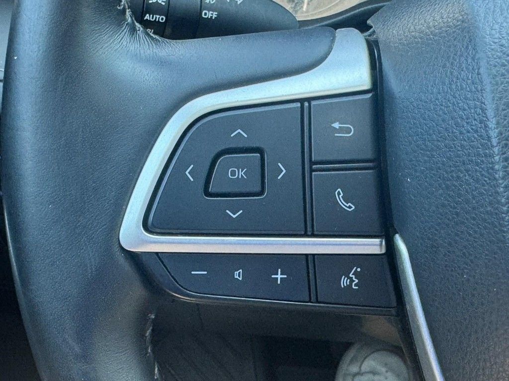 Used 2022 Toyota Highlander XLE AWD/4WD image 27