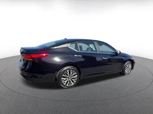 Used 2025 Nissan Altima 2.5 SV FWD image 15