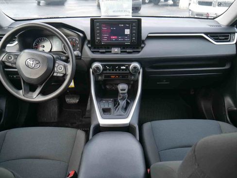 Used 2022 Toyota RAV4 LE image 5
