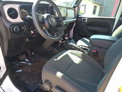 Used 2026 Jeep Wrangler Unlimited Sport AWD/4WD image 2