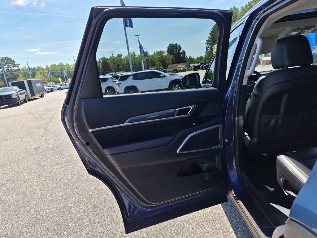 Used 2025 Kia Telluride S FWD image 31