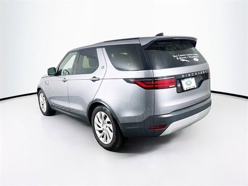 Used 2024 Land Rover Discovery S image 7