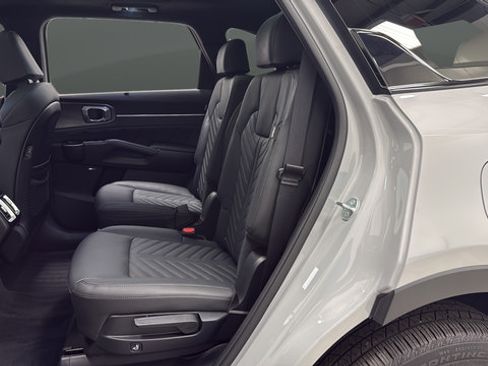 Used 2025 Kia Sorento SX Prestige AWD/4WD image 23