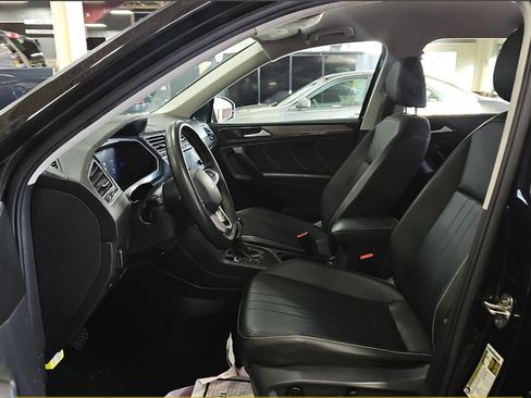Used 2023 Volkswagen Tiguan SE FWD image 11