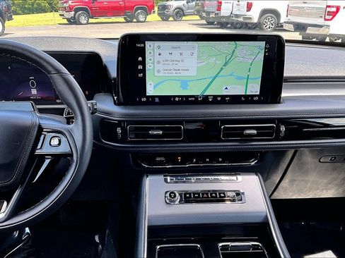 Used 2025 Lincoln Aviator 2WD w/ Jet Appearance Package image 11