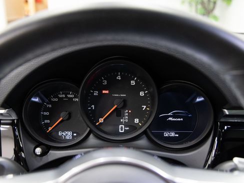Used 2020 Porsche Macan AWD/4WD image 17