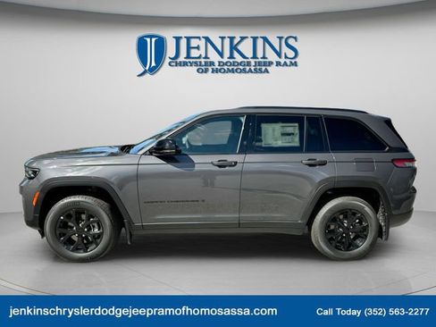 New 2025 Jeep Grand Cherokee Altitude image 5