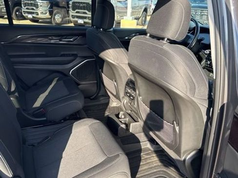 Used 2022 Jeep Grand Cherokee L Laredo w/ Luxury Tech Group I AWD/4WD image 17