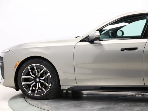Used 2023 BMW 740i w/ Parking Assistance Package RWD image 7