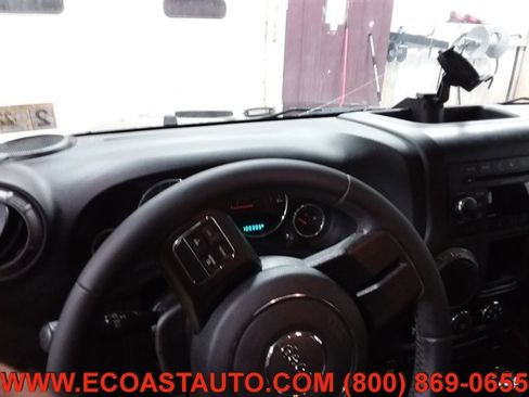 Used 2016 Jeep Wrangler Unlimited Sport w/ Connectivity Group image 11