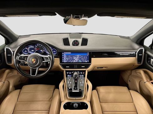 Used 2022 Porsche Cayenne image 9
