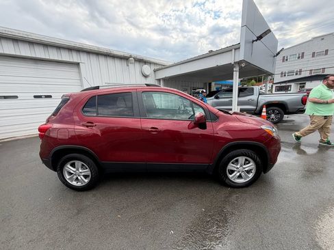 Used 2022 Chevrolet Trax LT w/ LT Convenience Package AWD/4WD image 6