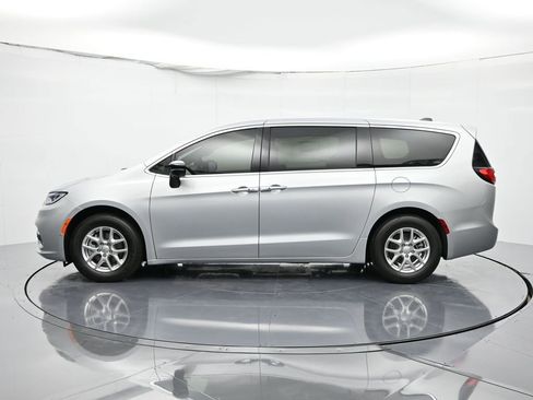 New 2026 Chrysler Pacifica Select image 9