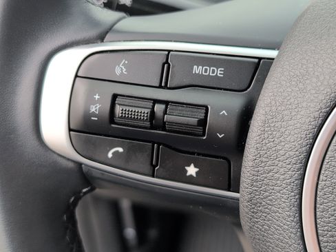 Used 2025 Kia Sportage EX w/ Premium Package image 27