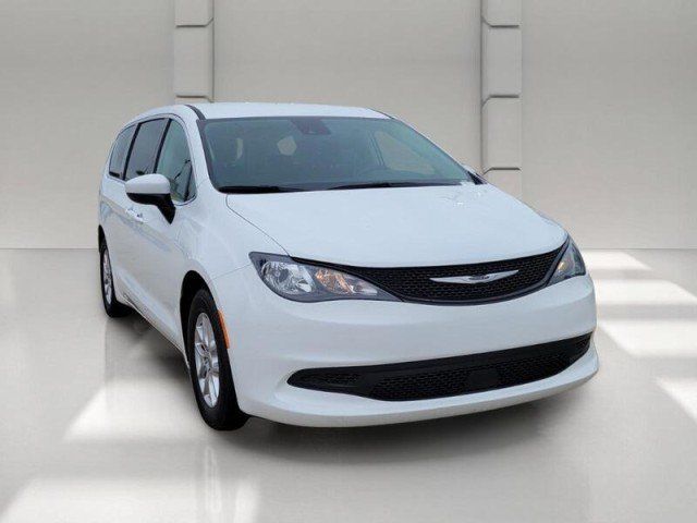 Used 2023 Chrysler Voyager LX FWD image 3
