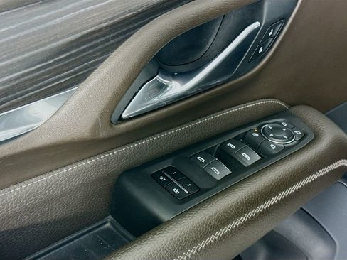 Used 2021 GMC Yukon Denali w/ Denali Premium Package image 17