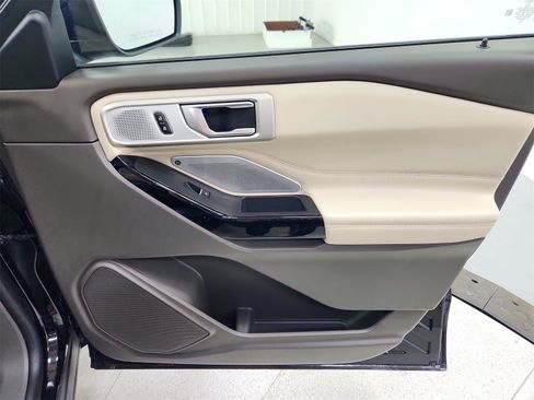 Used 2023 Ford Explorer Platinum w/ Technology Package image 44