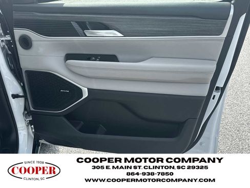 Used 2024 Jeep Wagoneer L Series II w/ Flexible Seating Group RWD image 14