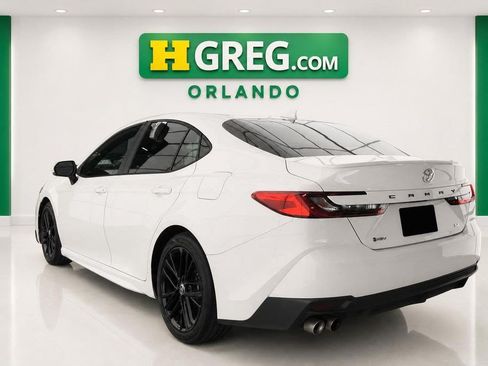 Used 2025 Toyota Camry SE w/ Convenience Package FWD image 2