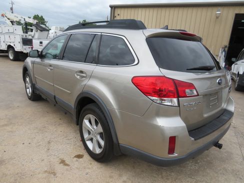 Used 2014 Subaru Outback 2.5i Premium w/ Moonroof Package image 6