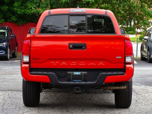 Used 2016 Toyota Tacoma TRD Off-Road w/ Premium & Technology Package AWD/4WD image 14