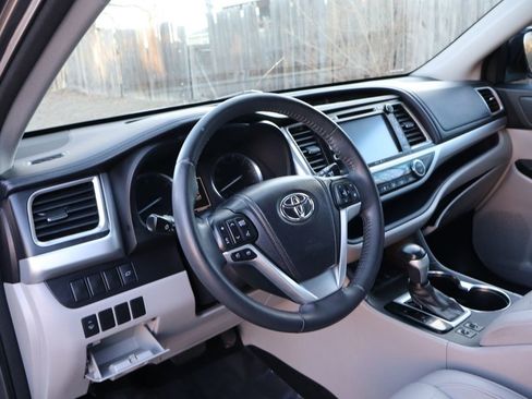 Used 2014 Toyota Highlander XLE image 15