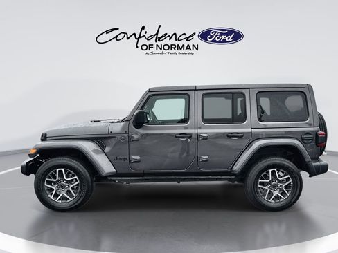 Used 2025 Jeep Wrangler Unlimited Sahara AWD/4WD image 5