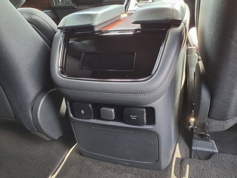 Used 2023 Lincoln Navigator Reserve image 10